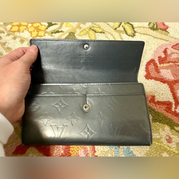 SOLD LOUIS VUITTON Metallic Monogram Vernis Sarah Long Bi-Fold Wallet - Picture 9 of 16